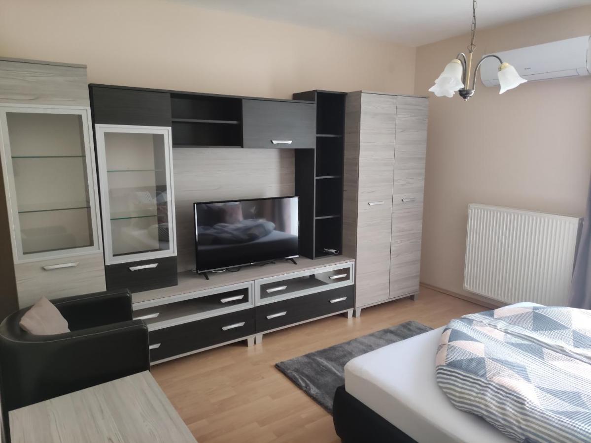 Zsanett Appartement Heviz Exterior photo