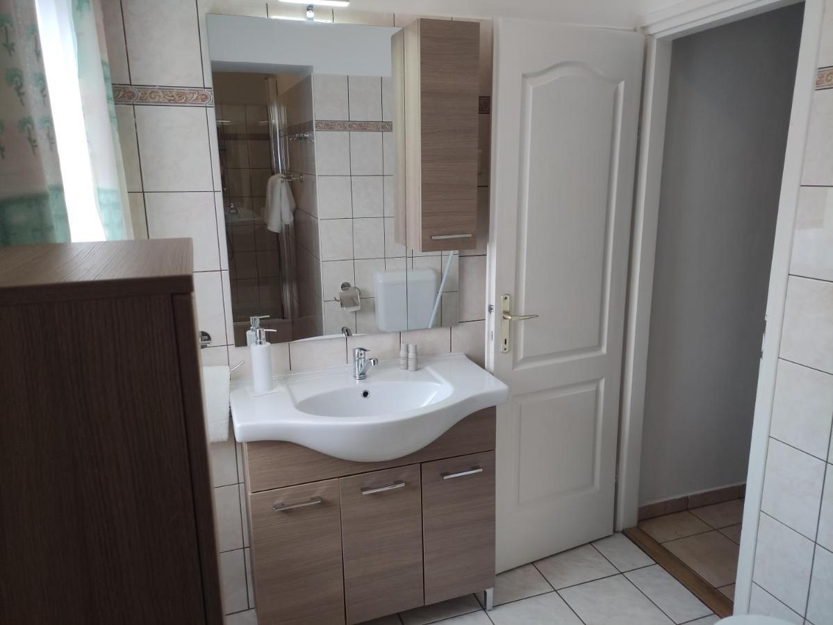 Zsanett Appartement Heviz Exterior photo