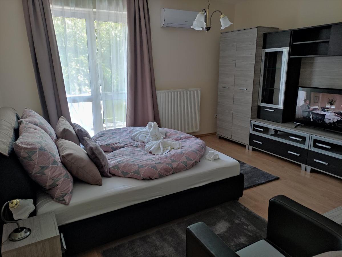 Zsanett Appartement Heviz Exterior photo