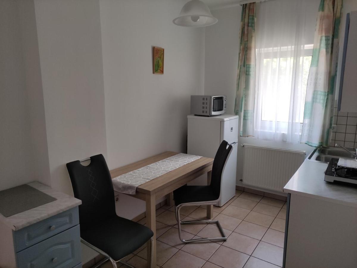Zsanett Appartement Heviz Exterior photo
