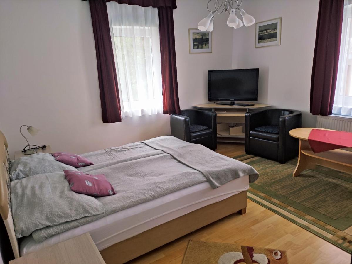 Zsanett Appartement Heviz Exterior photo