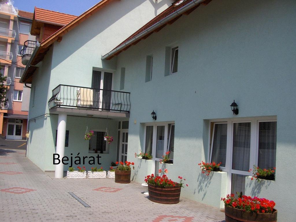 Zsanett Appartement Heviz Exterior photo