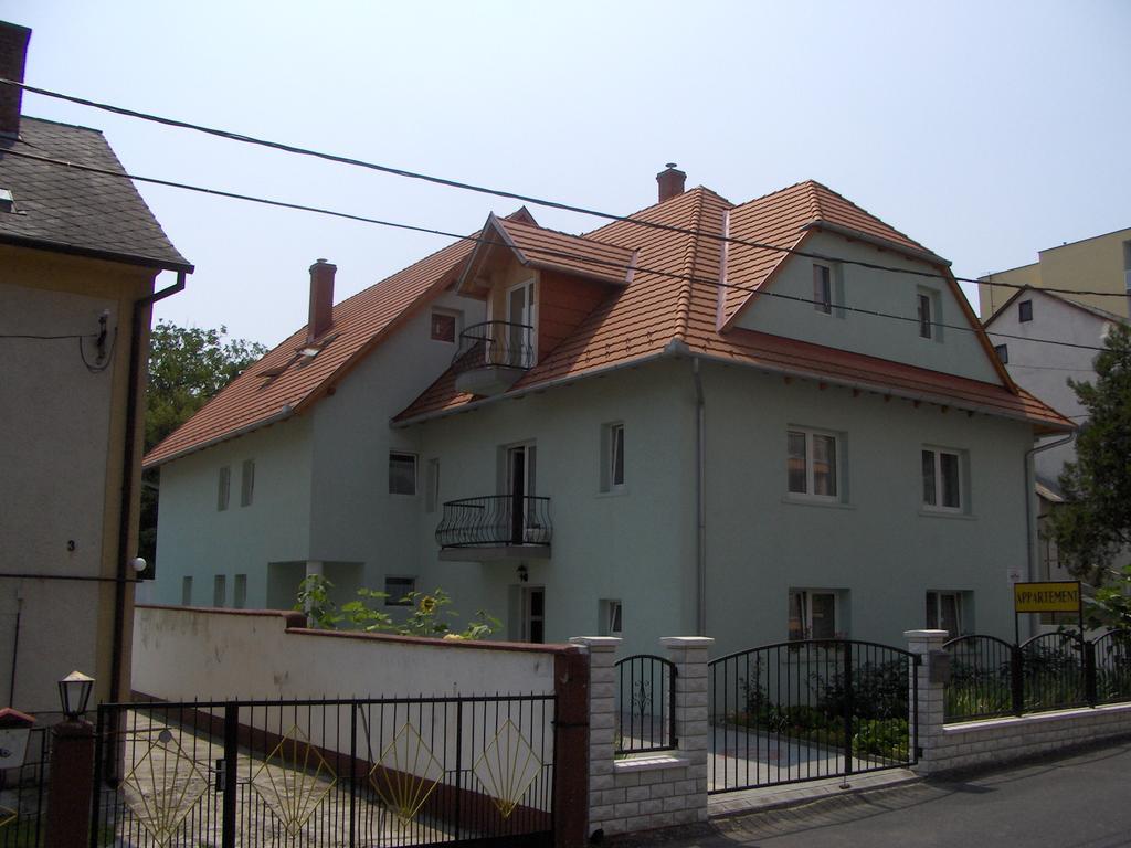 Zsanett Appartement Heviz Exterior photo